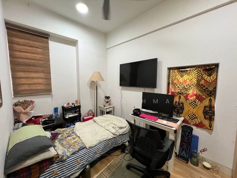 Kediaman Servis untuk Dijual di Radia Residences - Edmizi Othman - Bedroom - PropertyGuru.com.my
