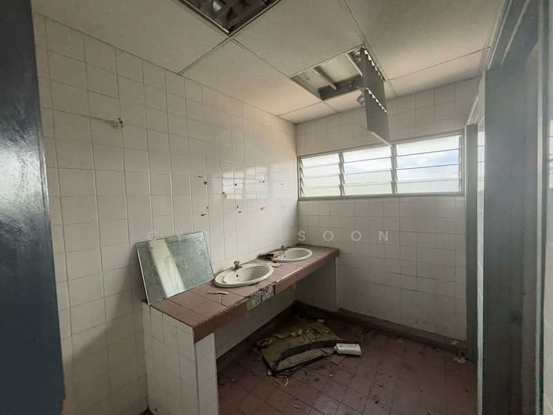 Detached Factory for Sale in Kota Damansara (Selangor) - Cyrus Soon - Bathroom - PropertyGuru.com.my