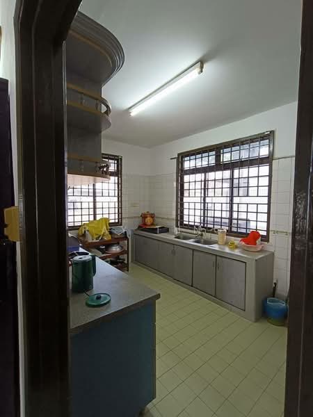 2-storey Terraced House for Sale in Taman Bukit Mewah (Tampoi) - Ray Tung - Kitchen - PropertyGuru.com.my
