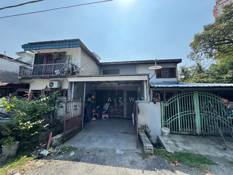 2-storey Terraced House for Sale in Taman Perindustrian Puchong Utama (Puchong) - NIK AZWAN - Exterior - PropertyGuru.com.my