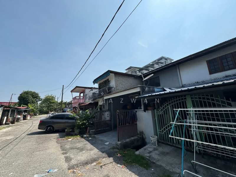 2-storey Terraced House for Sale in Taman Perindustrian Puchong Utama (Puchong) - NIK AZWAN - Exterior - PropertyGuru.com.my