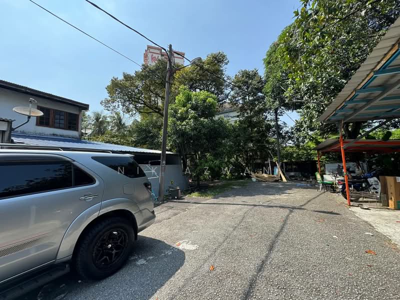 2-storey Terraced House for Sale in Taman Perindustrian Puchong Utama (Puchong) - NIK AZWAN - Exterior - PropertyGuru.com.my