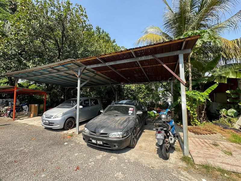 2-storey Terraced House for Sale in Taman Perindustrian Puchong Utama (Puchong) - NIK AZWAN - Car Park - PropertyGuru.com.my