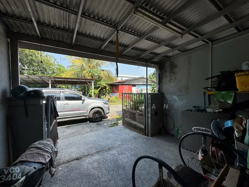 2-storey Terraced House for Sale in Taman Perindustrian Puchong Utama (Puchong) - NIK AZWAN - Exterior - PropertyGuru.com.my