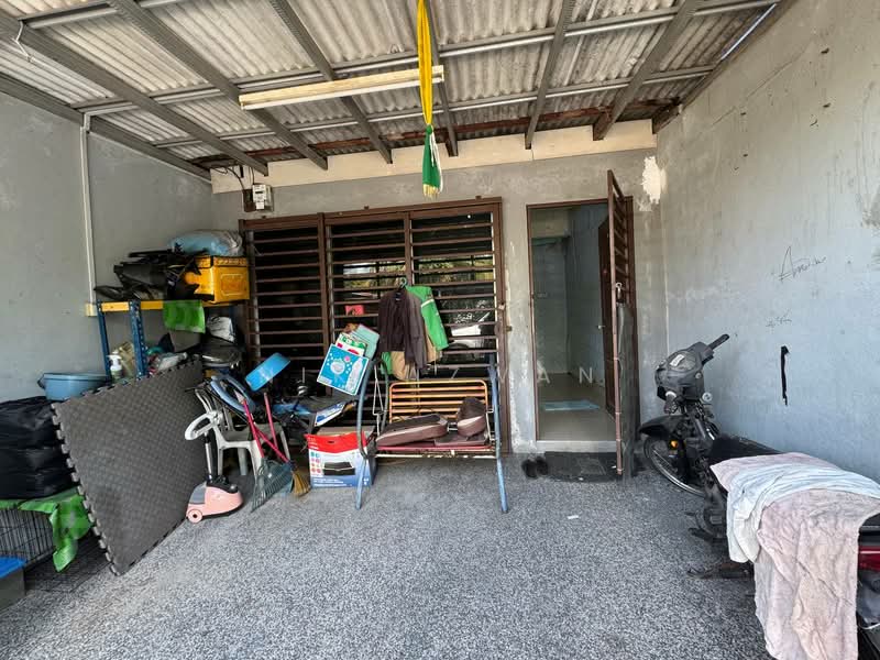2-storey Terraced House for Sale in Taman Perindustrian Puchong Utama (Puchong) - NIK AZWAN - Exterior - PropertyGuru.com.my