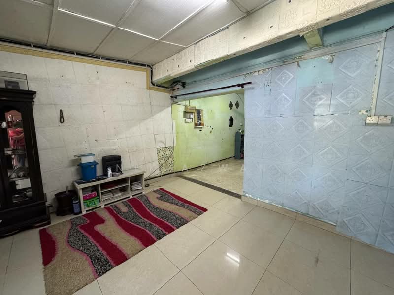 2-storey Terraced House for Sale in Taman Perindustrian Puchong Utama (Puchong) - NIK AZWAN - Interior - PropertyGuru.com.my