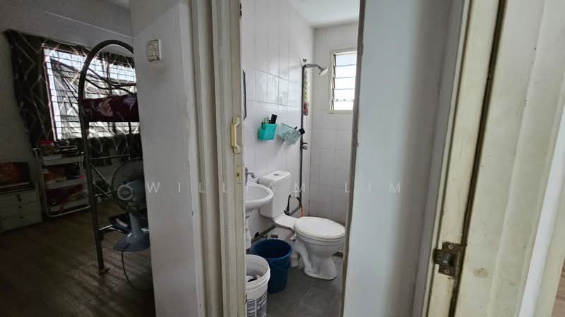 Pangsapuri untuk Dijual di Kemuning Aman - William Lim - Bathroom - PropertyGuru.com.my