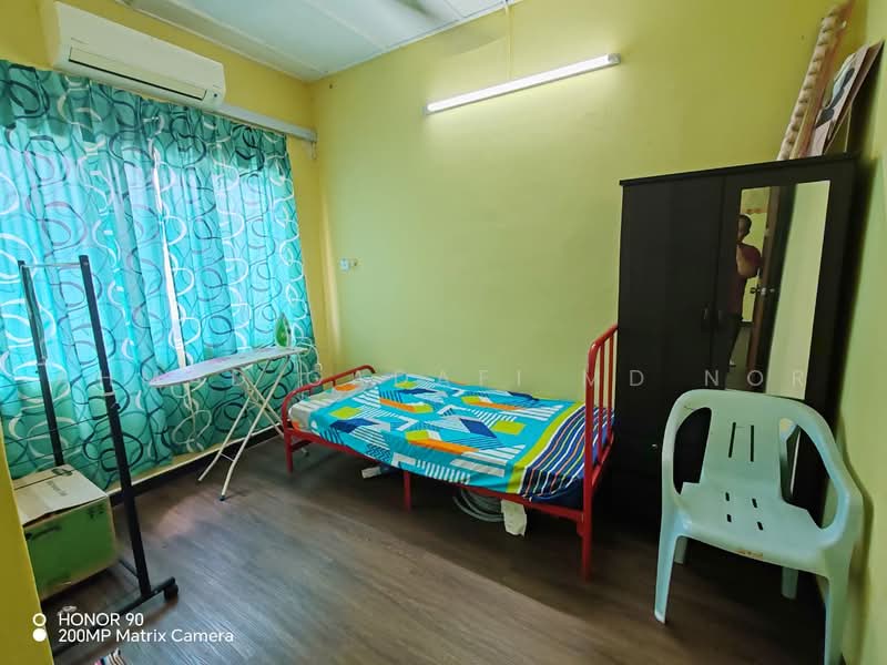 Flat for Sale at Taman Sri Serdang - Ahmad Gadafi Md Nor - Bedroom - PropertyGuru.com.my