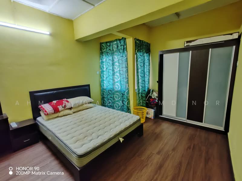 Flat for Sale at Taman Sri Serdang - Ahmad Gadafi Md Nor - Bedroom - PropertyGuru.com.my