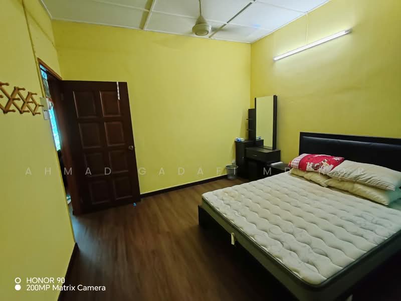 Flat for Sale at Taman Sri Serdang - Ahmad Gadafi Md Nor - Bedroom - PropertyGuru.com.my