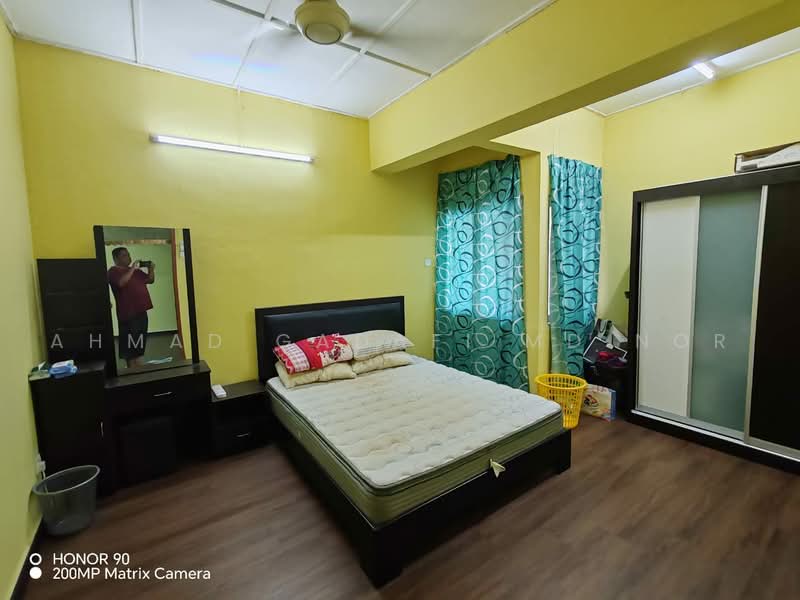 Flat for Sale at Taman Sri Serdang - Ahmad Gadafi Md Nor - Bedroom - PropertyGuru.com.my
