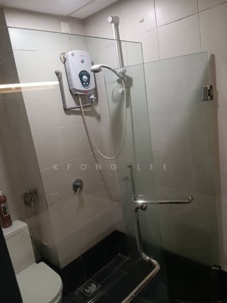 Servis Apartment untuk Disewa di Centrestage Designer Suite - Kfong Lee - Bathroom - PropertyGuru.com.my