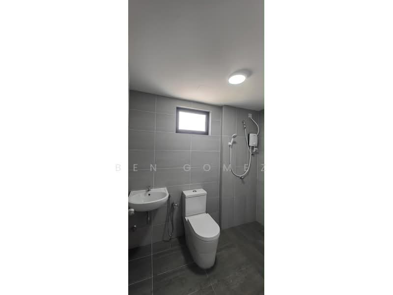Service Residence for Sale at Parkland Residence - Ben Gomez - Bathroom - PropertyGuru.com.my