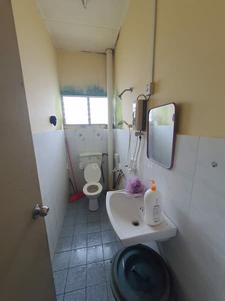 2-storey Terraced House for Sale in Bandar Putra Permai (Seri Kembangan) - Leo Koh - Bathroom - PropertyGuru.com.my
