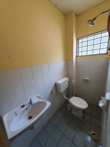 2-storey Terraced House for Sale in Bandar Putra Permai (Seri Kembangan) - Leo Koh - Bathroom - PropertyGuru.com.my