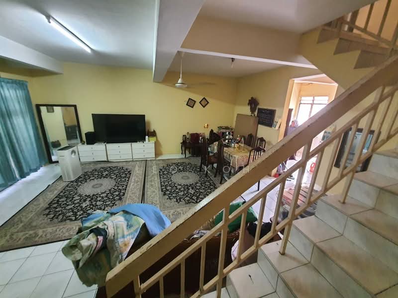 2-storey Terraced House for Sale in Bandar Putra Permai (Seri Kembangan) - Leo Koh - Living Room - PropertyGuru.com.my