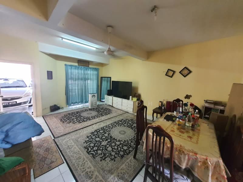 2-storey Terraced House for Sale in Bandar Putra Permai (Seri Kembangan) - Leo Koh - Living Room - PropertyGuru.com.my