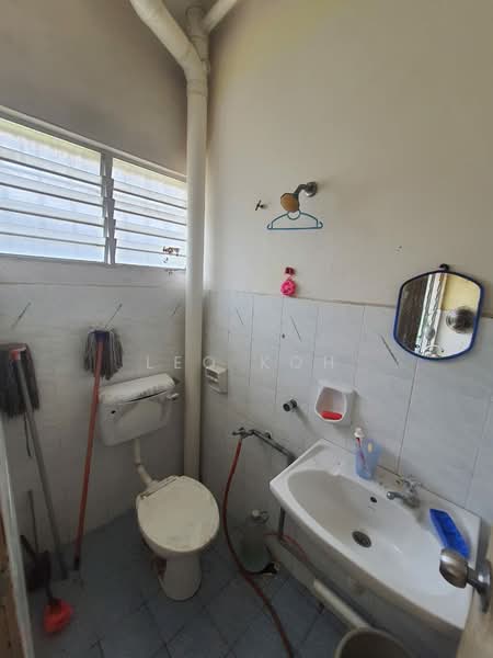 2-storey Terraced House for Sale in Bandar Putra Permai (Seri Kembangan) - Leo Koh - Bathroom - PropertyGuru.com.my