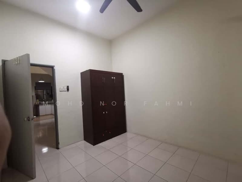 Rumah Teres 1.5 Tingkat untuk Dijual di Taman Seri Mewah (Kapar) - Mohd Nor Fahmi - Bedroom - PropertyGuru.com.my