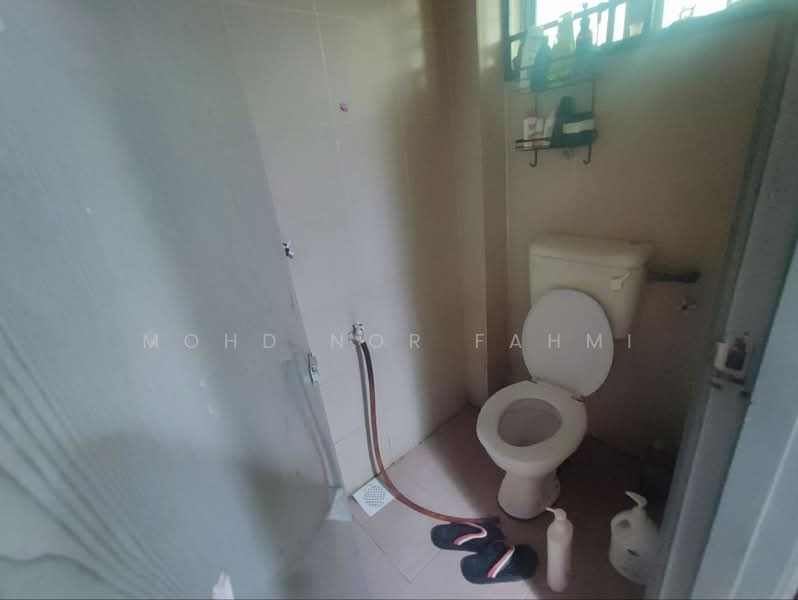Rumah Teres 1.5 Tingkat untuk Dijual di Taman Seri Mewah (Kapar) - Mohd Nor Fahmi - Bathroom - PropertyGuru.com.my