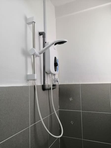 Apartment for Rent at Pangsapuri Alpinia - Isaac Cheng - Bathroom - PropertyGuru.com.my