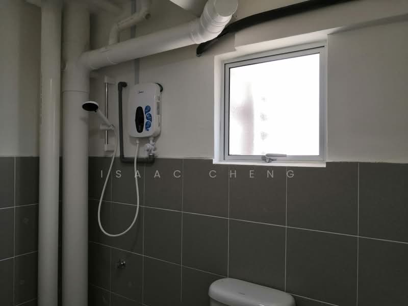 Apartment for Rent at Pangsapuri Alpinia - Isaac Cheng - Bathroom - PropertyGuru.com.my