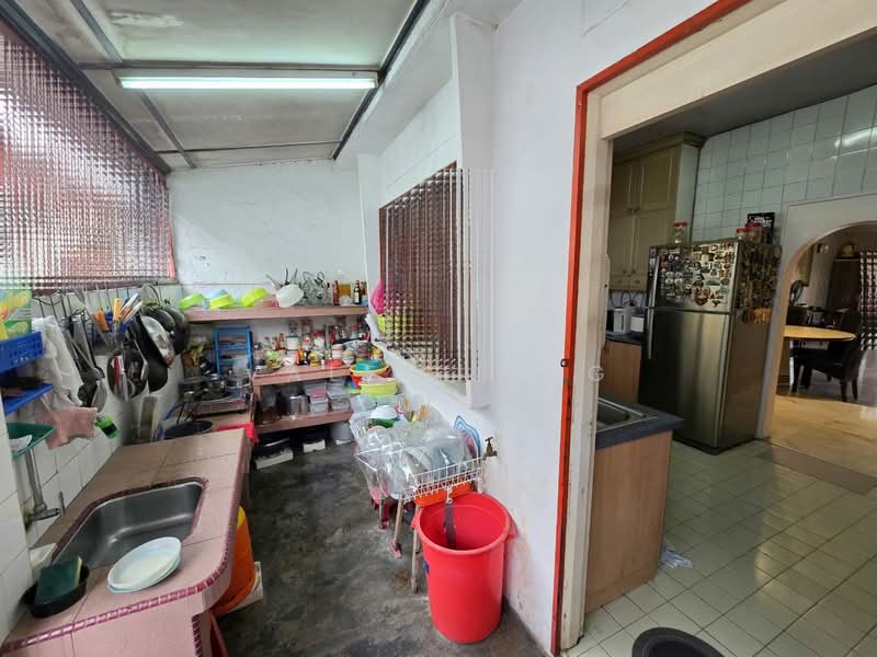 Rumah Teres 2-Tingkat untuk Dijual di Taman Kepong (Kepong) - Valerie Ng - Kitchen - PropertyGuru.com.my