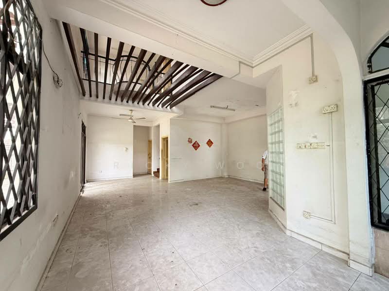 Rumah Teres 2 Tingkat untuk Dijual di Taman Perling (Perling) - Ricky Woo - Living Room - PropertyGuru.com.my