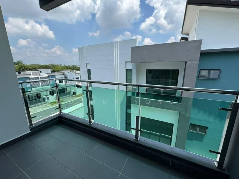 Semi-Detached House for Sale in Taman Jenderam Damai (Dengkil) - Joshua Yong - Balcony - PropertyGuru.com.my