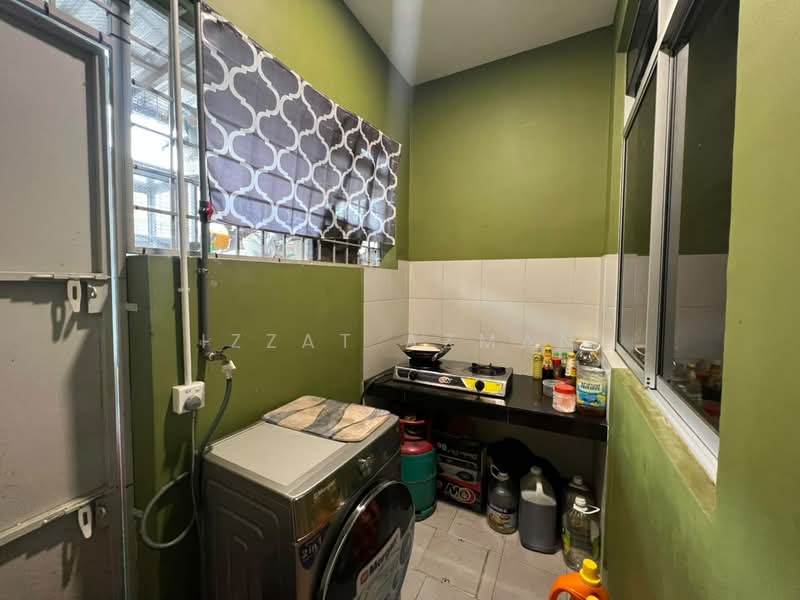 Terraced House for Sale in Kampung Cengal Lempong Damai (Balok) - Izzat Azman - Kitchen - PropertyGuru.com.my