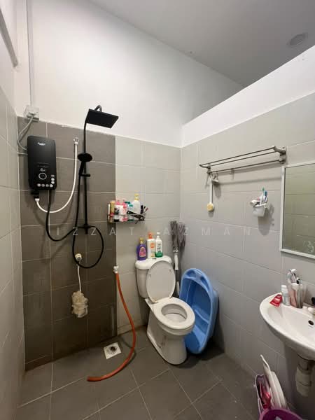 Terraced House for Sale in Kampung Cengal Lempong Damai (Balok) - Izzat Azman - Bathroom - PropertyGuru.com.my