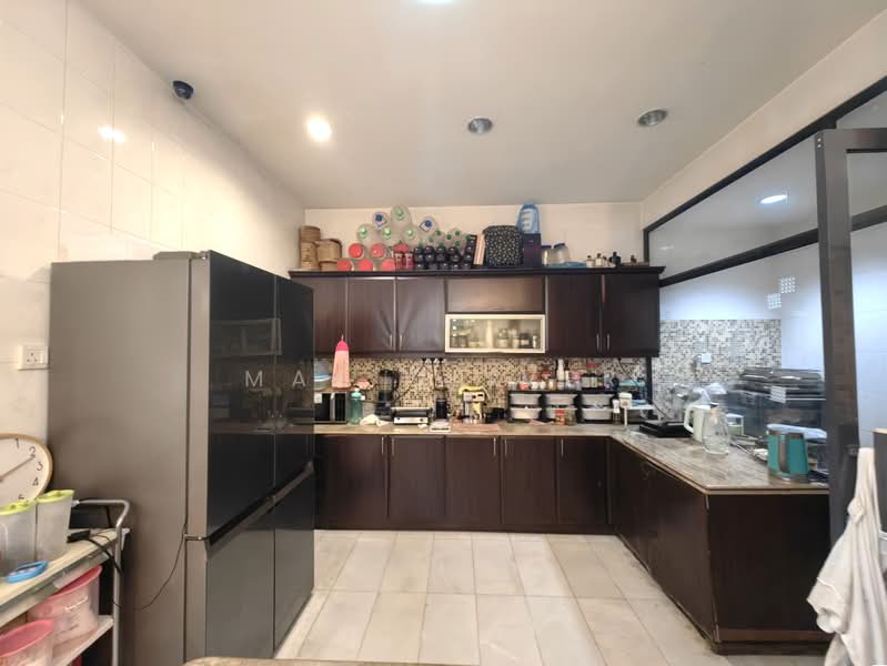 3-storey Terraced House for Sale in Taman Esplanad (Bukit Jalil) - Mak Oliver - Kitchen - PropertyGuru.com.my