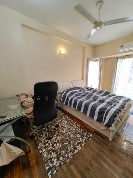 3-storey Terraced House for Sale in Taman Esplanad (Bukit Jalil) - Mak Oliver - Bedroom - PropertyGuru.com.my