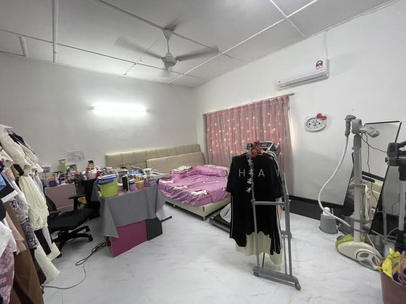 2-storey Terraced House for Sale in Taman Megah (Petaling Jaya) - Angie Chai - Bedroom - PropertyGuru.com.my