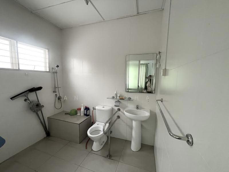 2-storey Terraced House for Sale in Taman Megah (Petaling Jaya) - Angie Chai - Bathroom - PropertyGuru.com.my