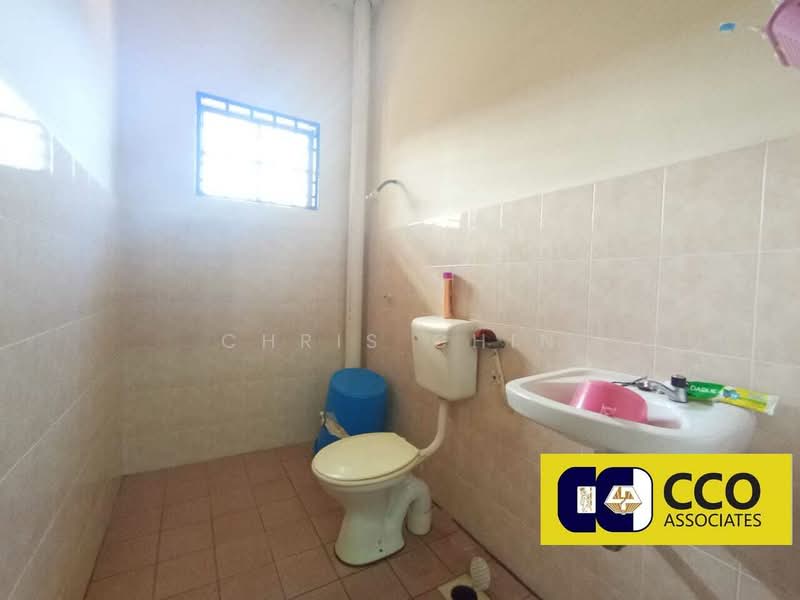 2-storey Terraced House for Sale in Taman Perpaduan Ria (Tambun) - Chris Chin - Bathroom - PropertyGuru.com.my