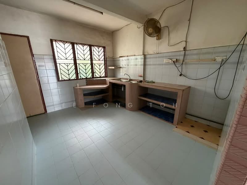 Rumah Teres 2 Tingkat untuk Dijual di Taman Johor Jaya (Johor Bahru) - Ee Fong Toh - Kitchen - PropertyGuru.com.my