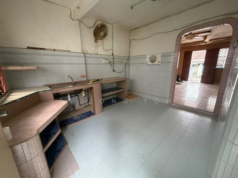 Rumah Teres 2 Tingkat untuk Dijual di Taman Johor Jaya (Johor Bahru) - Ee Fong Toh - Kitchen - PropertyGuru.com.my