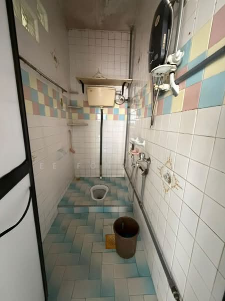 Rumah Teres 2 Tingkat untuk Dijual di Taman Johor Jaya (Johor Bahru) - Ee Fong Toh - Bathroom - PropertyGuru.com.my
