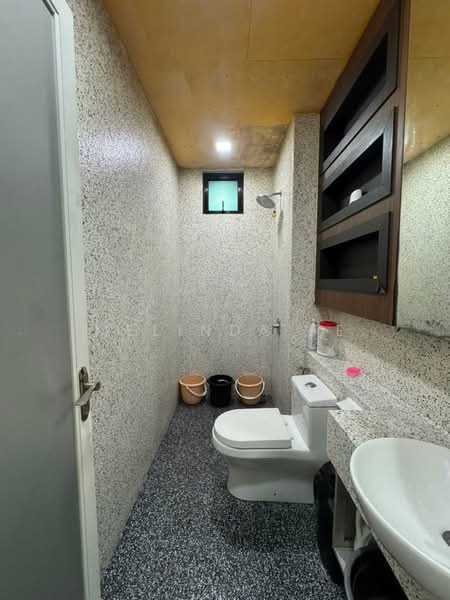 Servis Apartment untuk Dijual di D'Summit Residences - Melinda Ee - Bathroom - PropertyGuru.com.my