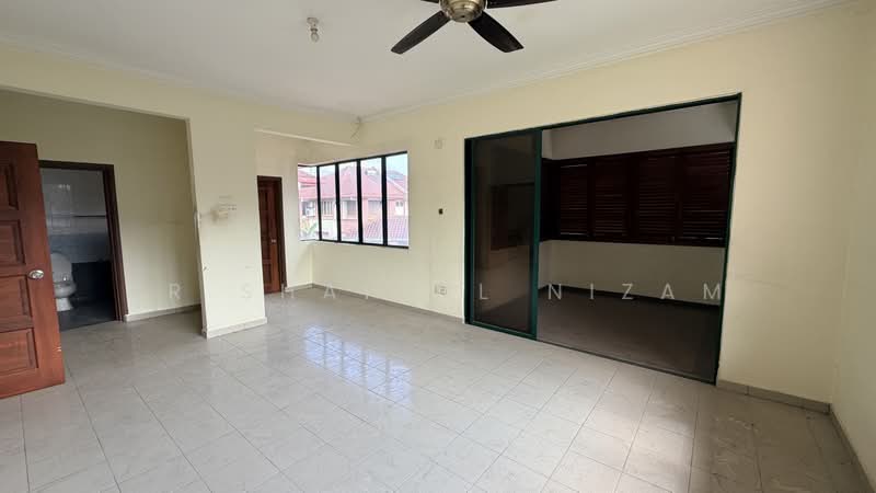 Semi-Detached House for Rent in Templer Bestari (Rawang) - Dr Shahril Nizam - Living Room - PropertyGuru.com.my