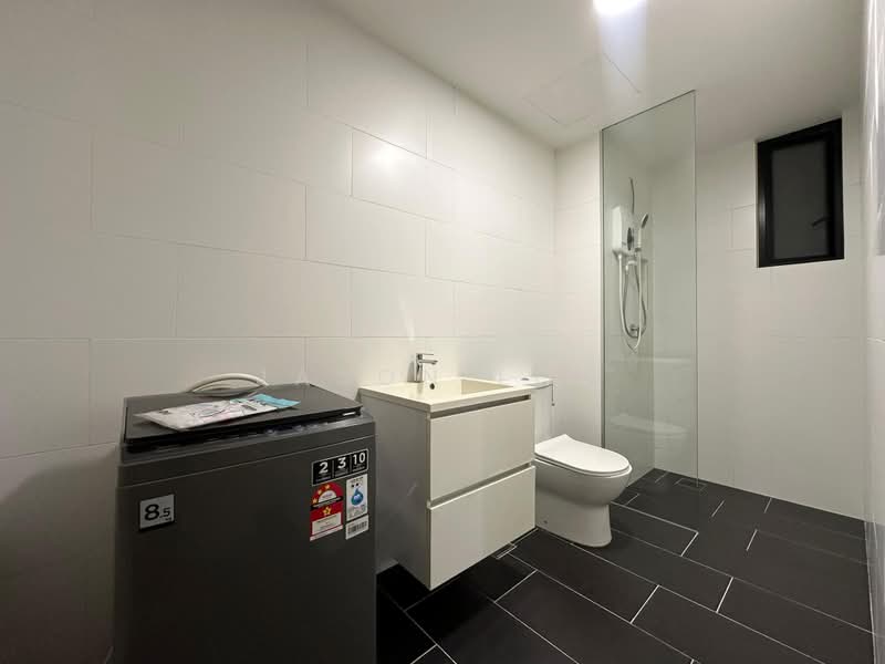 Servis Apartment untuk Disewa di SqWhere Service Apartments - Jason Low - Bathroom - PropertyGuru.com.my