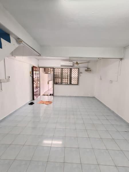 2-storey Terraced House for Sale in Taman Desa Cemerlang (Ulu Tiram) - Melinda Ee - Living Room - PropertyGuru.com.my
