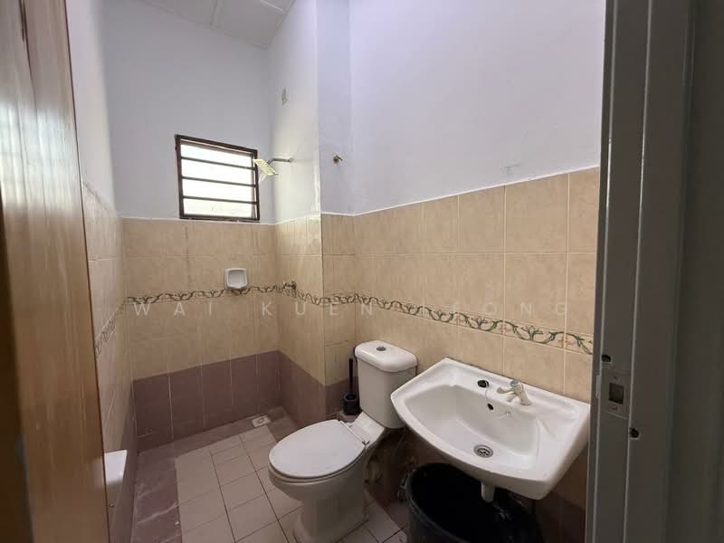 2-storey Terraced House for Sale in Taman Prima Saujana (Kajang) - Wai Kuen Leong - Bathroom - PropertyGuru.com.my