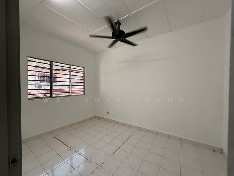 2-storey Terraced House for Sale in Taman Prima Saujana (Kajang) - Wai Kuen Leong - Bedroom - PropertyGuru.com.my