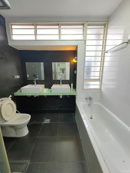 2.5-storey Terraced House for Sale in Taman Esplanad (Bukit Jalil) - Mak Oliver - Bathroom - PropertyGuru.com.my
