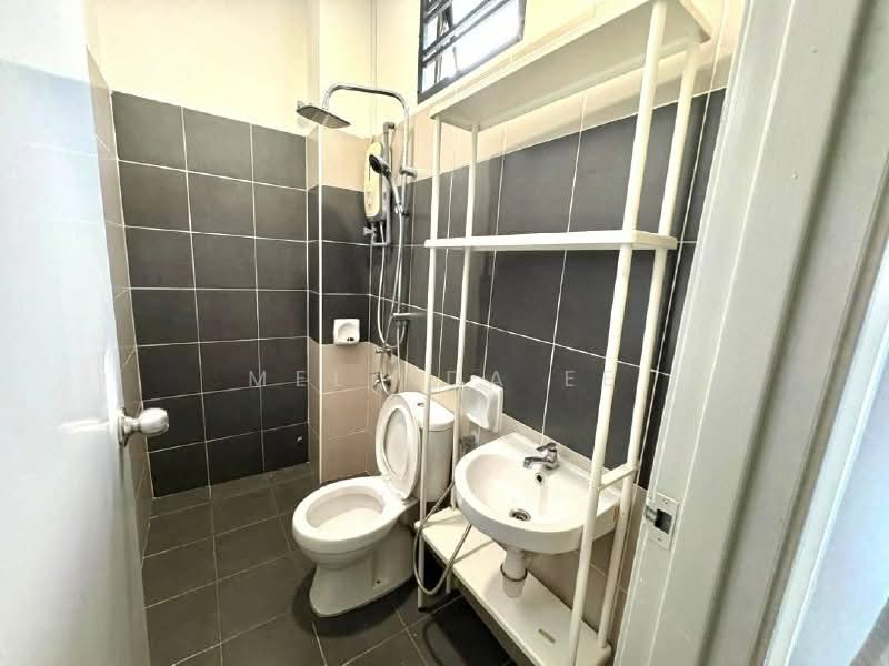 2-storey Terraced House for Sale in Taman Kempas Baru (Tampoi) - Melinda Ee - Bathroom - PropertyGuru.com.my