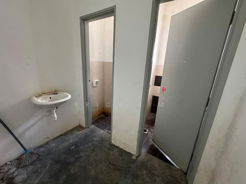 Factory for Sale in Iskandar Puteri (Nusajaya) (Johor) - Erica Lim - Bathroom - PropertyGuru.com.my