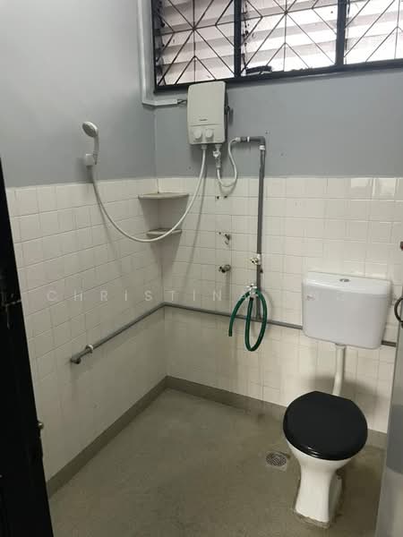 Rumah Teres 2-Tingkat untuk Disewa di Taman Johor Jaya (Johor Bahru) - Christina Ang - Bathroom - PropertyGuru.com.my