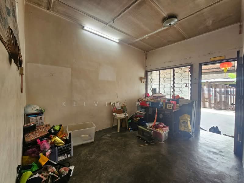 Rumah Teres 1 Tingkat untuk Dijual di Taman Puteri Wangsa (Ulu Tiram) - Kelvin Koay - Living Room - PropertyGuru.com.my
